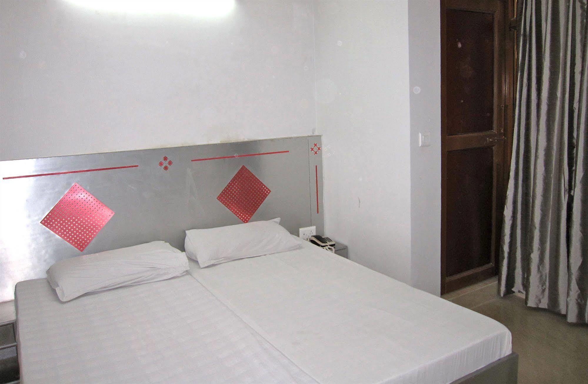 Hotel Kwality Nueva Delhi Exterior foto