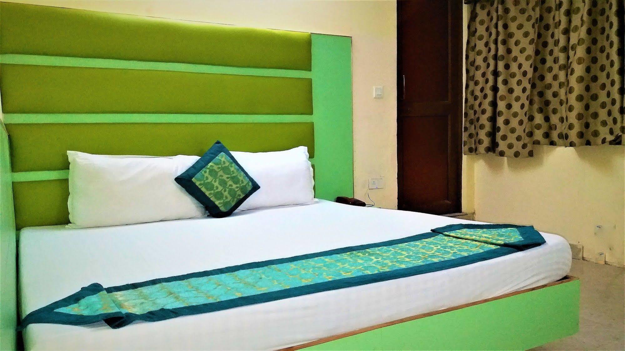 Hotel Kwality Nueva Delhi Exterior foto